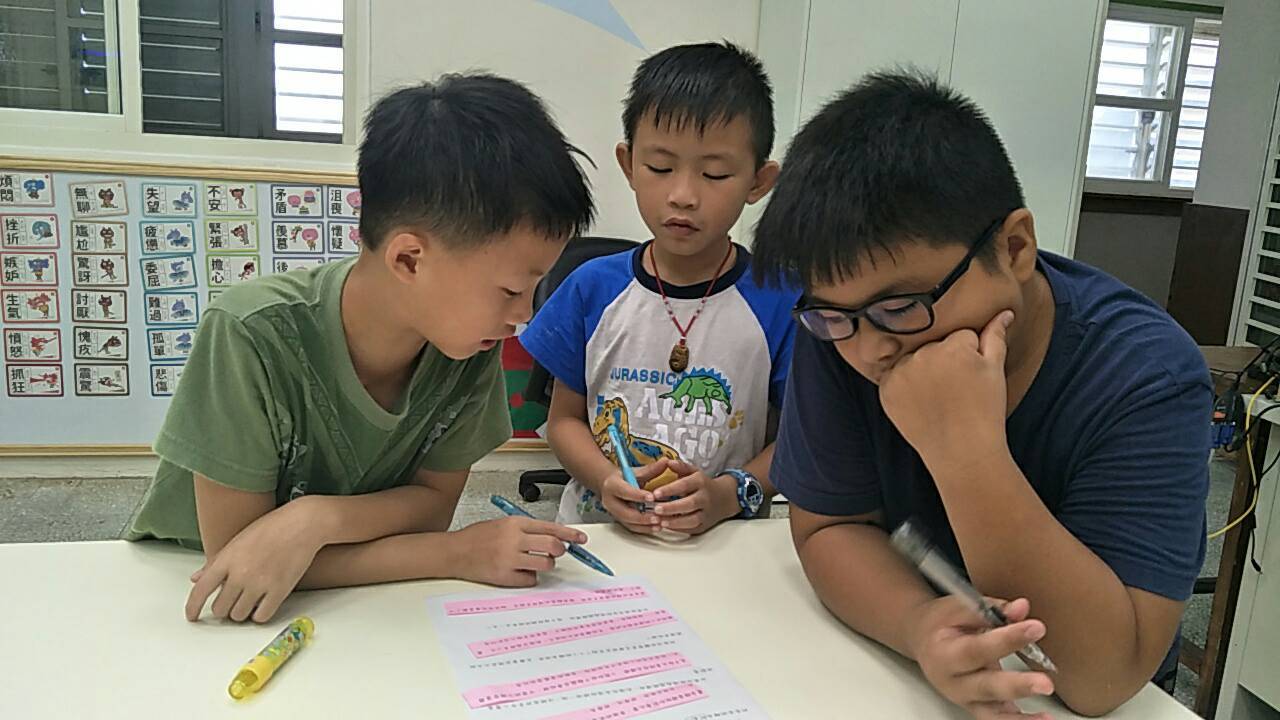 國語課程中進行小組討論